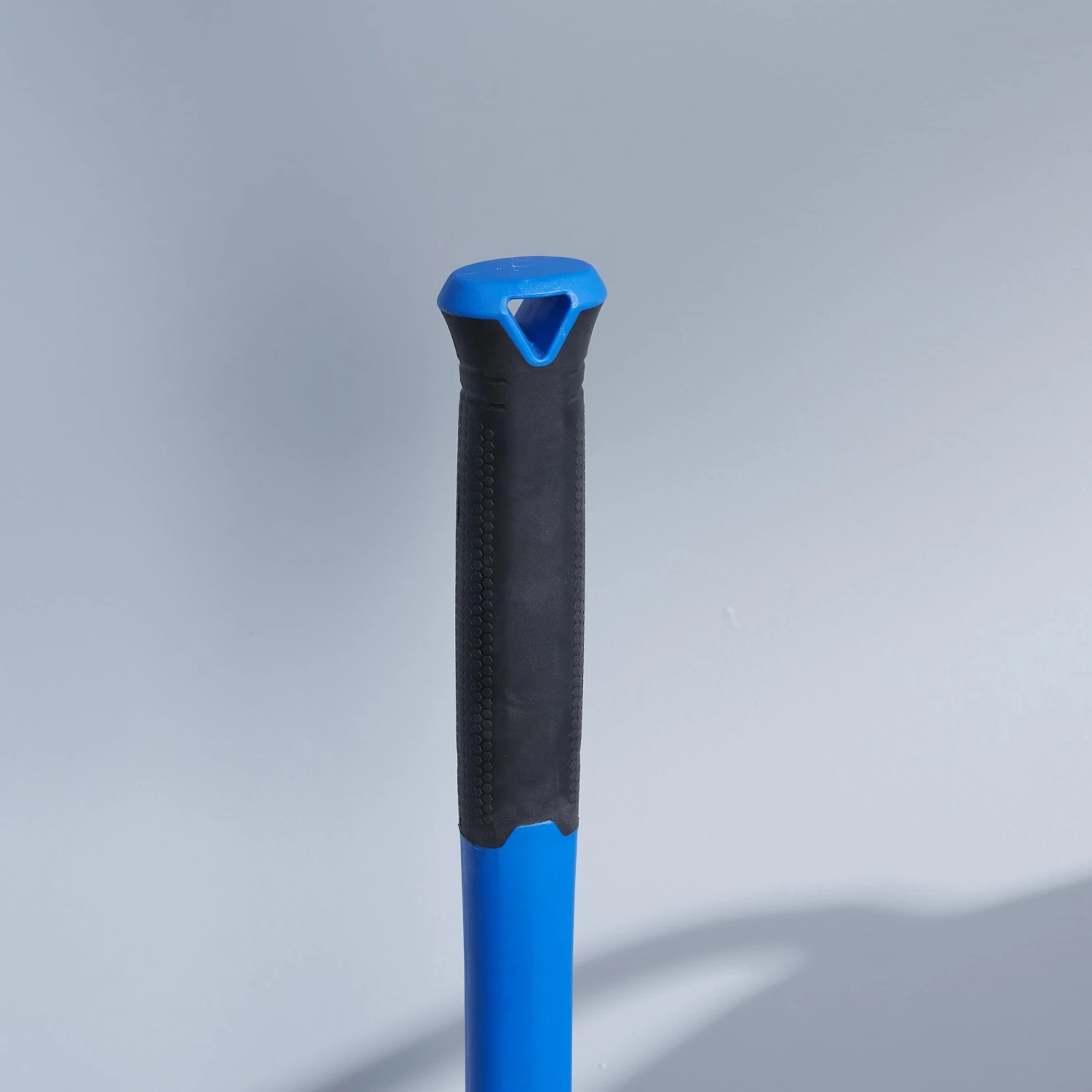 Kobalt 10 -lb Steel Head Fiberglass Handle Demolition Sledge Hammer 4 Kobalt 10 -lb Steel Head Fiberglass Handle Demolition Sledge Hammer -Kobalt Tools 45373510